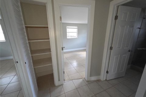 House in New Port Richey, Florida 2 bedrooms, 83.43 sq.m. № 2236134 - photo 8