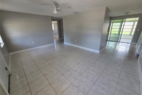 House in New Port Richey, Florida 2 bedrooms, 83.43 sq.m. № 2236134 - photo 5