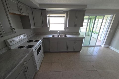 House in New Port Richey, Florida 2 bedrooms, 83.43 sq.m. № 2236134 - photo 7