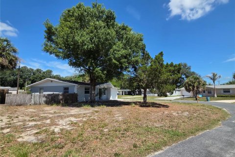 House in New Port Richey, Florida 2 bedrooms, 83.43 sq.m. № 2236134 - photo 2