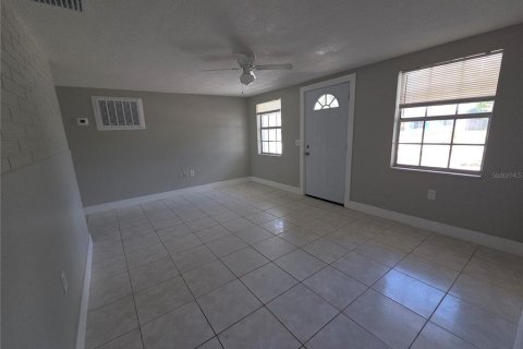 House in New Port Richey, Florida 2 bedrooms, 83.43 sq.m. № 2236134 - photo 13