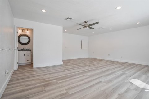 House in Fort Myers, Florida 4 bedrooms № 1395840 - photo 28