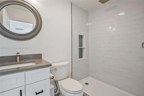 House in Fort Myers, Florida 4 bedrooms № 1395840 - photo 24
