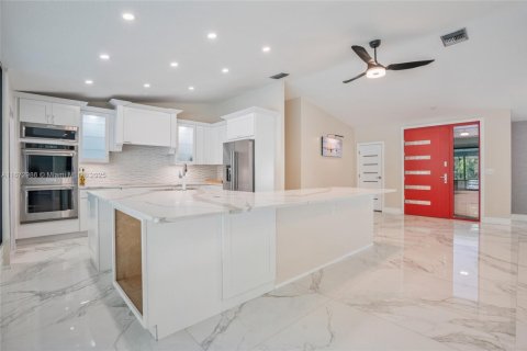 House in Fort Myers, Florida 4 bedrooms № 1395840 - photo 11