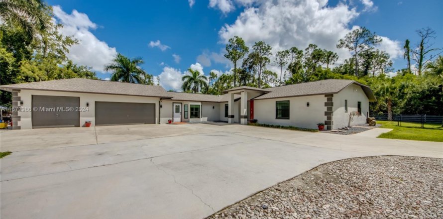 House in Fort Myers, Florida 4 bedrooms № 1395840