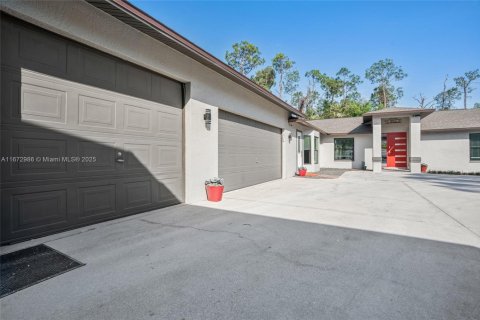 House in Fort Myers, Florida 4 bedrooms № 1395840 - photo 5