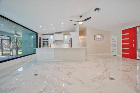 House in Fort Myers, Florida 4 bedrooms № 1395840 - photo 8