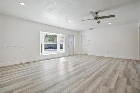House in Fort Myers, Florida 4 bedrooms № 1395840 - photo 30