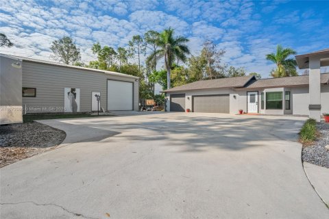 House in Fort Myers, Florida 4 bedrooms № 1395840 - photo 4