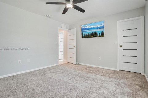 House in Fort Myers, Florida 4 bedrooms № 1395840 - photo 23
