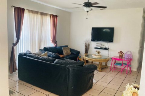 House in Deltona, Florida 3 bedrooms, 122.45 sq.m. № 1767980 - photo 10
