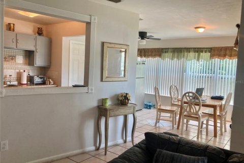 House in Deltona, Florida 3 bedrooms, 122.45 sq.m. № 1767980 - photo 7