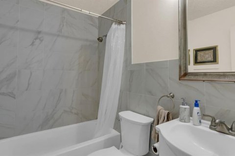 Apartamento en alquiler en New Port Richey, Florida, 2 dormitorios, 73.67 m2 № 1900886 - foto 6