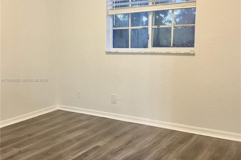 Снять в аренду таунхаус в Санрайз, Флорида 3 спальни, 134.15м2, № 2062715 - фото 18