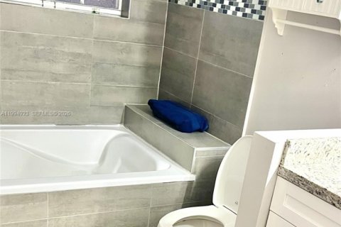 Снять в аренду таунхаус в Санрайз, Флорида 3 спальни, 134.15м2, № 2062715 - фото 16