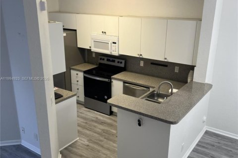 Снять в аренду таунхаус в Санрайз, Флорида 3 спальни, 134.15м2, № 2062715 - фото 7