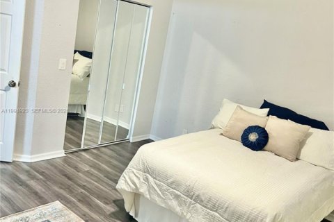 Снять в аренду таунхаус в Санрайз, Флорида 3 спальни, 134.15м2, № 2062715 - фото 13