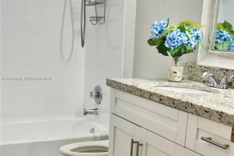 Снять в аренду таунхаус в Санрайз, Флорида 3 спальни, 134.15м2, № 2062715 - фото 19