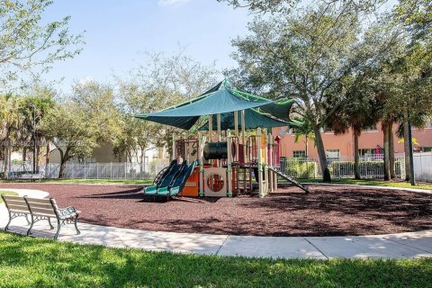 Снять в аренду таунхаус в Санрайз, Флорида 3 спальни, 134.15м2, № 2062715 - фото 3