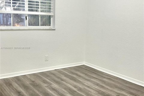 Снять в аренду таунхаус в Санрайз, Флорида 3 спальни, 134.15м2, № 2062715 - фото 17