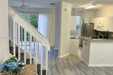 Снять в аренду таунхаус в Санрайз, Флорида 3 спальни, 134.15м2, № 2062715 - фото 6