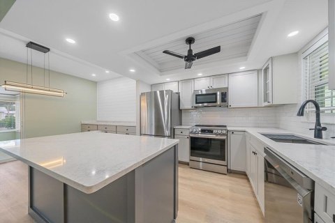 House in Sarasota, Florida 2 bedrooms, 107.3 sq.m. № 2200194 - photo 5