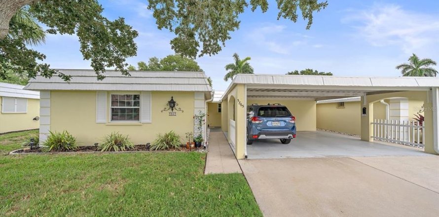 House in Sarasota, Florida 2 bedrooms, 107.3 sq.m. № 2200194