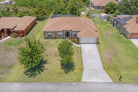 Casa en venta en Lehigh Acres, Florida, 3 dormitorios, 195.56 m2 № 1962325 - foto 2