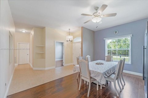 Casa en venta en Lehigh Acres, Florida, 3 dormitorios, 195.56 m2 № 1962325 - foto 11