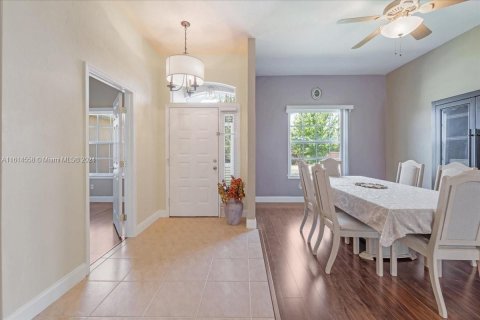 Casa en venta en Lehigh Acres, Florida, 3 dormitorios, 195.56 m2 № 1962325 - foto 7