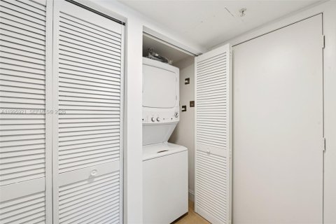 Снять в аренду кондоминиум в Майами, Флорида 1 спальня, 101.73м2, № 2058769 - фото 17