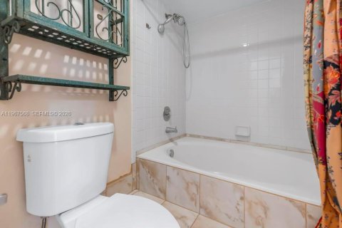 Copropriété à vendre à Dania Beach, Floride: 2 chambres, 86.86 m2 № 2090051 - photo 17