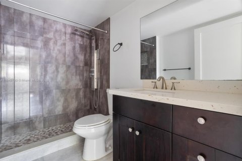 Condo in West Palm Beach, Florida, 2 bedrooms  № 1881778 - photo 13