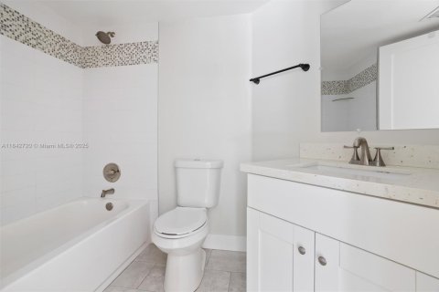Condo in West Palm Beach, Florida, 2 bedrooms  № 1881778 - photo 19