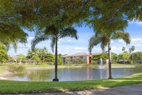 Condo in West Palm Beach, Florida, 2 bedrooms  № 1881778 - photo 22