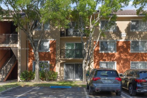 Condo in West Palm Beach, Florida, 2 bedrooms  № 1881778 - photo 1