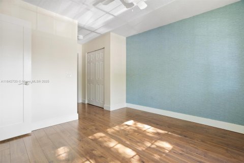 Condo in West Palm Beach, Florida, 2 bedrooms  № 1881778 - photo 12