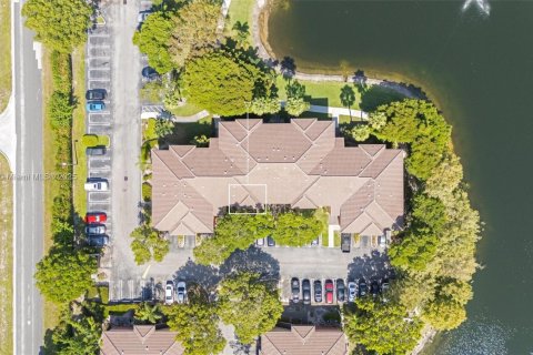 Condo in West Palm Beach, Florida, 2 bedrooms  № 1881778 - photo 27