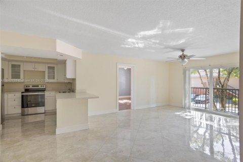 Condo in West Palm Beach, Florida, 2 bedrooms  № 1881778 - photo 3