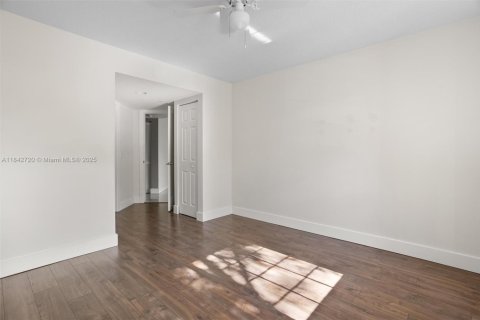Condo in West Palm Beach, Florida, 2 bedrooms  № 1881778 - photo 18