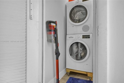 Снять в аренду квартиру в Пемброк-Пайнс, Флорида 1 спальня, 74.32м2, № 2152693 - фото 16
