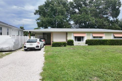 House in Saint Petersburg, Florida 3 bedrooms, 106.84 sq.m. № 2314301