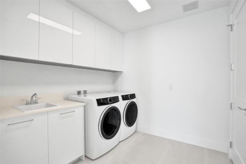 Condominio en venta en Fort Lauderdale, Florida, 3 dormitorios, 290.04 m2 № 2241934 - foto 23