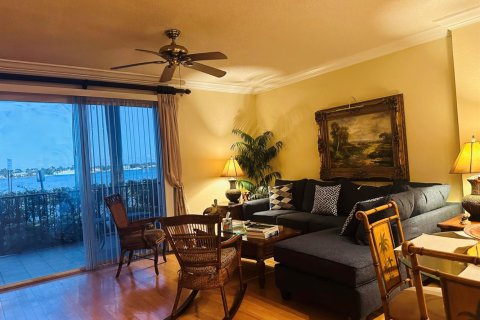 Condo in West Palm Beach, Florida, 2 bedrooms  № 2083480 - photo 8
