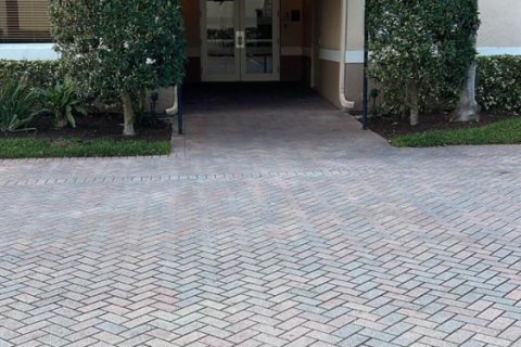 Condo in West Palm Beach, Florida, 2 bedrooms  № 2083480 - photo 2