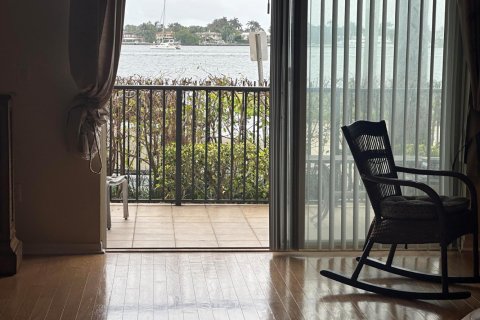 Condo in West Palm Beach, Florida, 2 bedrooms  № 2083480 - photo 14