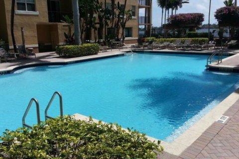 Condo in West Palm Beach, Florida, 2 bedrooms  № 2083480 - photo 22