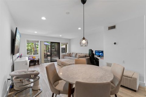 Condo in Orlando, Florida, 2 bedrooms  № 1767021 - photo 7