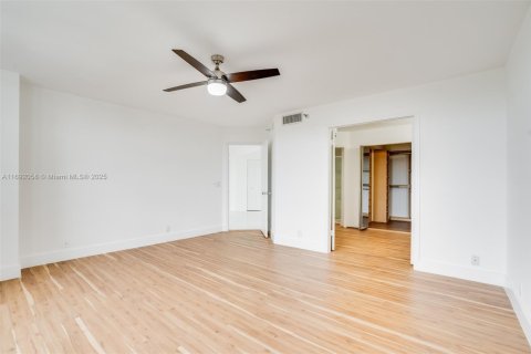 Condo in Aventura, Florida, 2 bedrooms  № 1764040 - photo 15