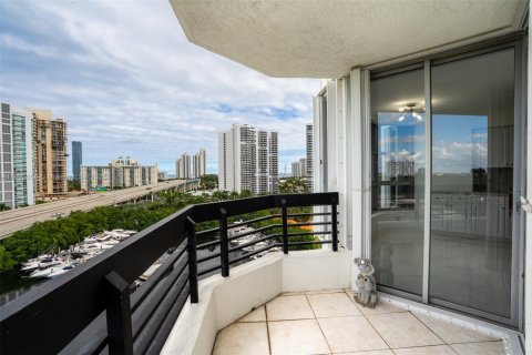 Condo in Aventura, Florida, 2 bedrooms  № 1764040 - photo 28